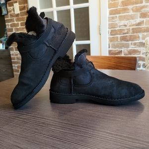 UGG Women's Black Sheepskin Lined Ankle Booties